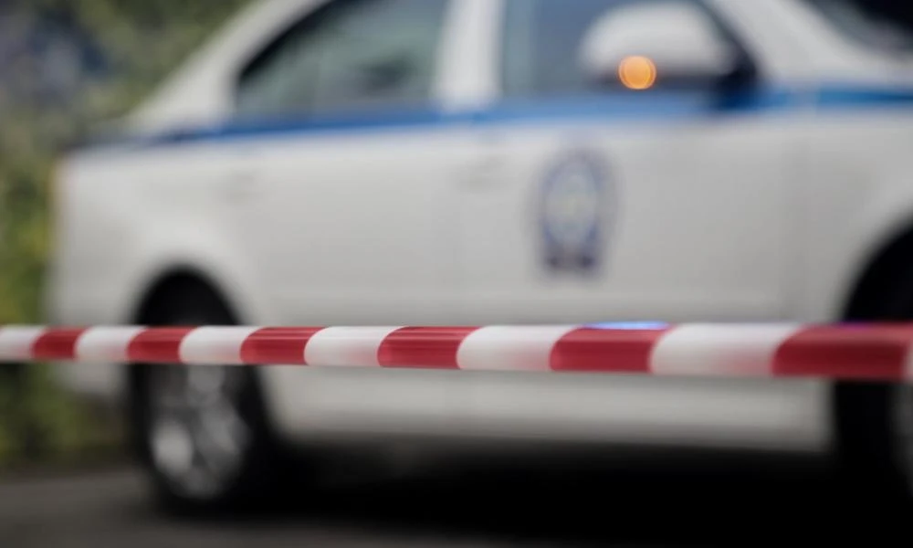 Θεσσαλονίκη: Τζαμαρία έπεσε από τον 7ο όροφο – Από θαύμα δεν υπήρξαν θύματα